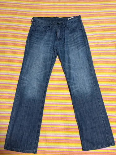 jeans Guess Relaxed Straight - Rowland Fit, tamanho 42 BR