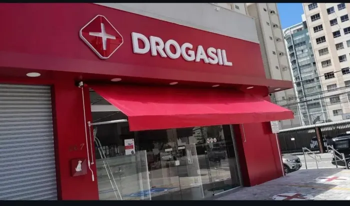 Toldo retrátil para o seu comércio ou casa!