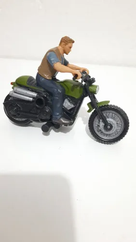 Jurassic Word perseguição moto