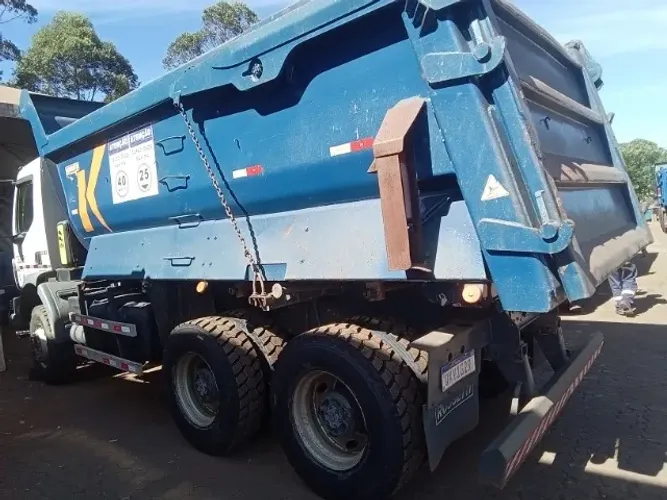 CAMINHÃO CAÇAMBA VOLVO VM 330 6X4