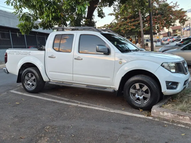 Nissan Frontier SV At.cd 4X4 2.5 TB Diesel Mec. 2013