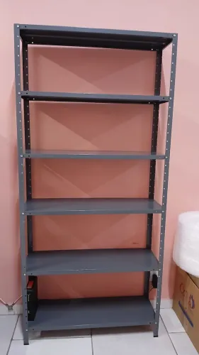 Estante em aço