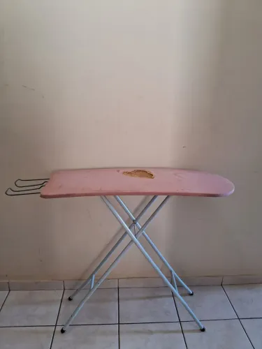 Tábua de passar roupa dobrável