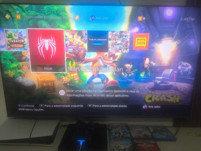 PS4 POUCO USADO - 6 JOGOS - 2 CONTROLE