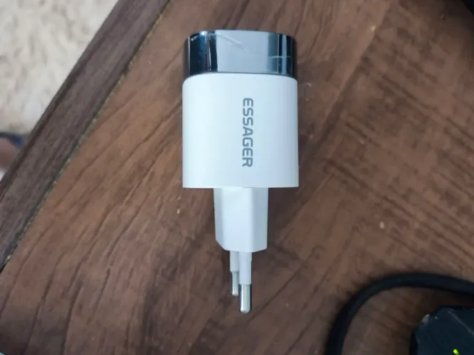 Carregador Essager Turbo Gan 33w Com Display Usb A + Tipo C Cor Branco