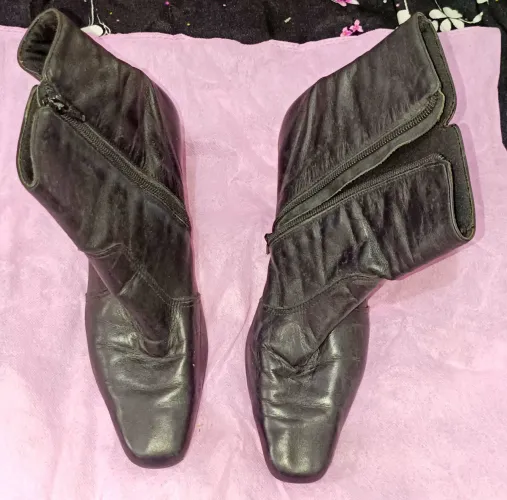 Bota cano médio couro legítimo Tam. 36