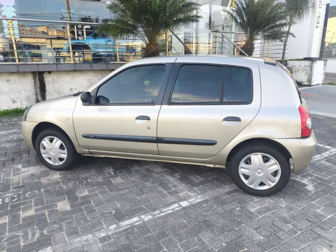 Renault Clio Hi-flex 1.0 16V 5P 2011