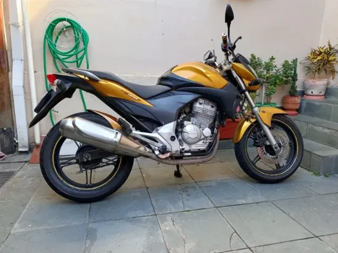 Vendo moto CB 300 R