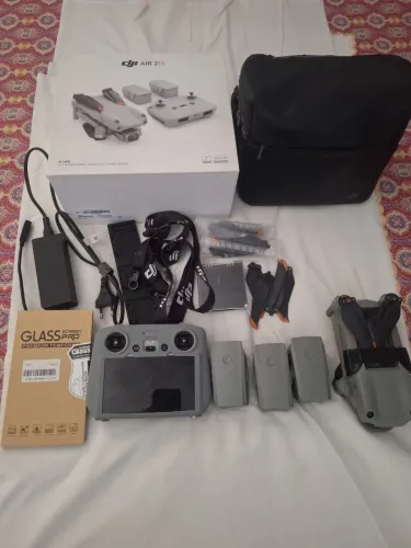 DJI Air 2S - Controle com Tela + 3 Baterias + Fly More Completo - Revisado