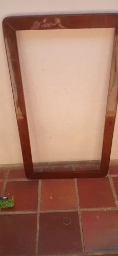 Moldura de madeira maciça