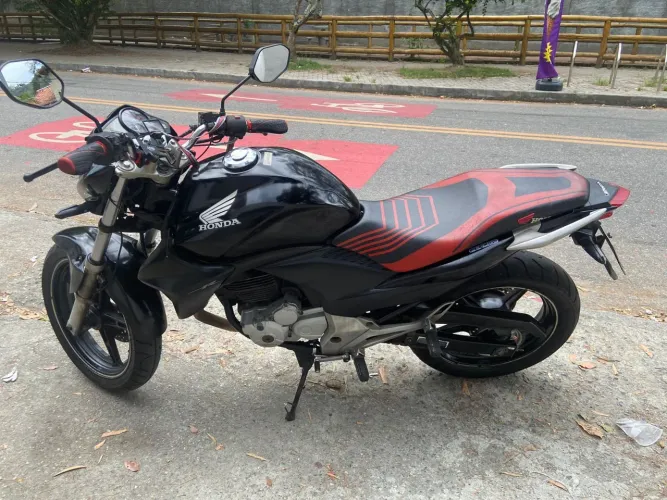 Vendo cb300 flez de procedência nova