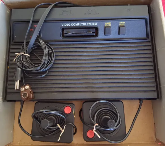 Atari 2600 Polyvox Original com Caixa + 6 Jogos Originais - Raridade para Colecionadores!