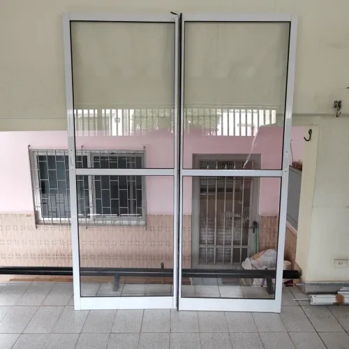 Portas de correr em alumínio e vidro - PARA RETIRADA