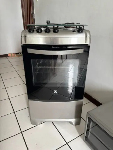 Fogão 4 Bocas Electrolux Prata com Vidro Interno Removível (52LXS) - Excelente Estado