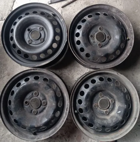 Roda de ferro HB20 aro 14, se quiser dou passe pra qualquer carro.