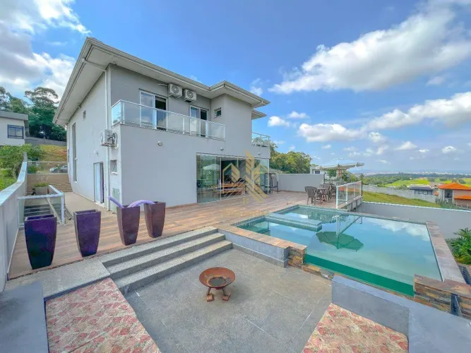 Linda Casa com piscina no Quintas do Boa Vista, área de 600m2 em Condominio Fechado - Atib