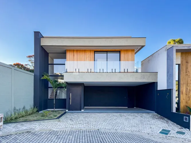 Casa de 4 quartos à venda no Condomínio Alvorada Residence em Juiz de Fora/MG.