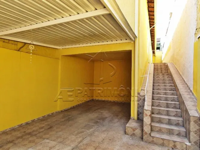 Casa Térrea Assombradada no Jardim Pacaembu - 2 Dormitórios e Garagem para 2 Carros