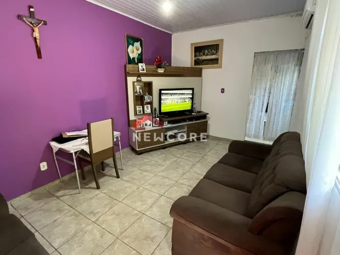 Casa em Rua Portugal - Jardim Casqueiro - Cubatão/SP