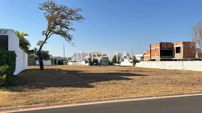 Lote à venda no Jardim Versalhes 462,66m²