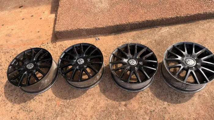 Vendo conjunto de rodas 17 para Jetta