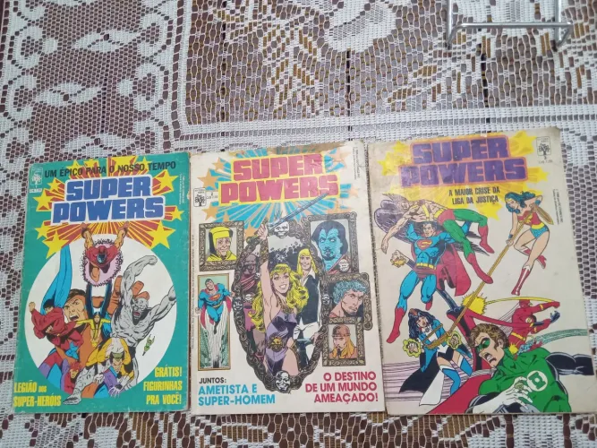 Kit com três hqs números 1, 2 e 3 Superpowers vintage antigo formatinho Abril