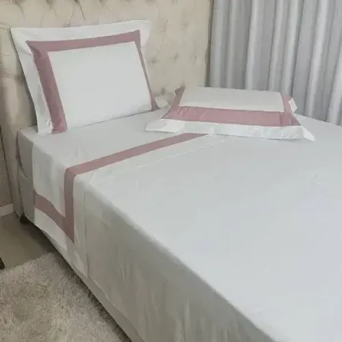 Jogo de Cama Queen Fendi Rosa/Branco 200 fios 4 peças