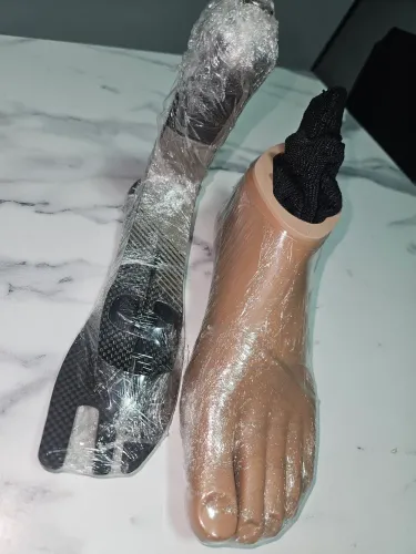 Pé fibra de carbono