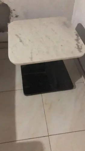 Mesa de centro toda em mármore
