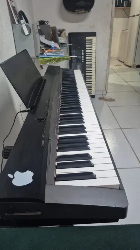 Vendo ou troco piano digital px 130 excelente  troco por controlador midi 61 ou teclado