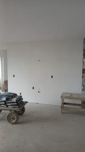 Preciso de colocador de piso