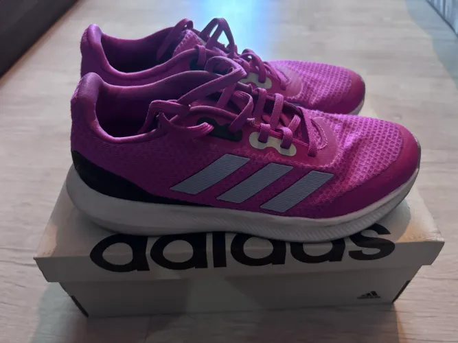 Tênis adidas 34