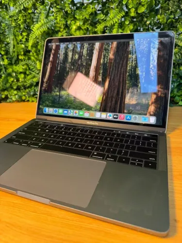 MacBook Pro 2159 2019   Intel Core i5 Quad-core 1,4 GHZ  8GB DDR3 256 GB SSD  