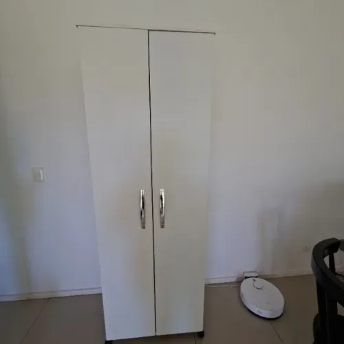 Armário multiuso - 2 portas e rodinhas