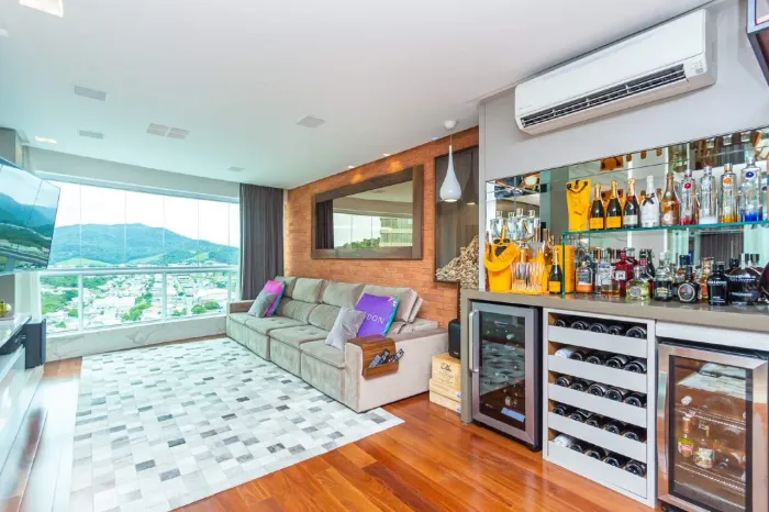 Apartamento com 3 suítes no Edifício Marina Palace na Barra Sul em Balneário Camboriú