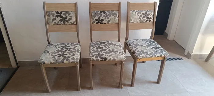 Mesa em MDF com 4 cadeiras 