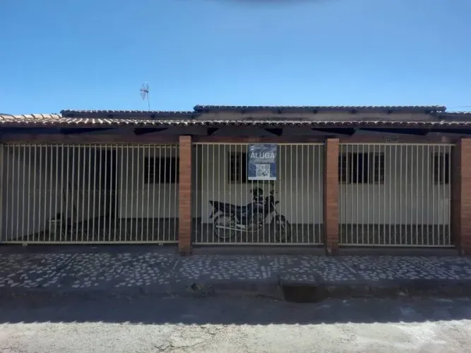 ALUGUEL FACILITADO - CASA DE 4 QUARTOS C/ 1 SUÍTE - PRÓXIMO AO SHOPPING BENTIVI - CIDADE J