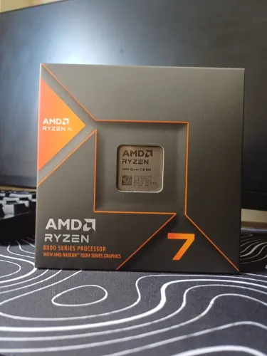 Processador AMD Ryzen 7 8700G novo, lacrado de fábrica, nunca utilizado.
