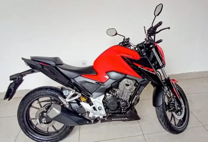 Honda CB 300F Twister 2024 - Apenas 5.000 km - Pneus novos