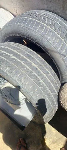 Pneu automóvel