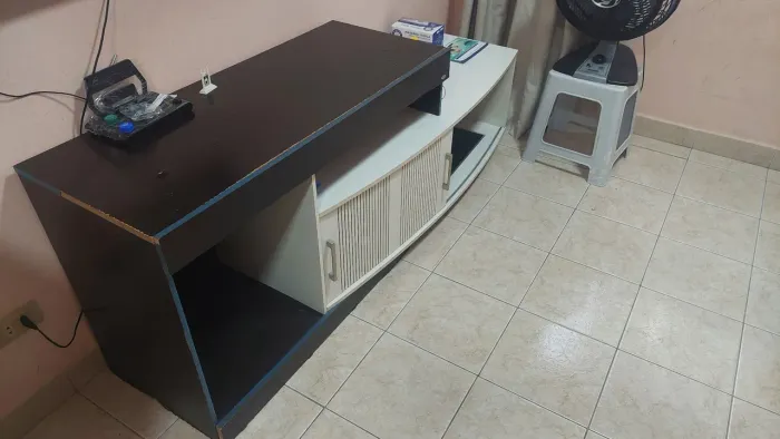 Rack para TV 1,80m Preto e Branco - Moderno e Conservado