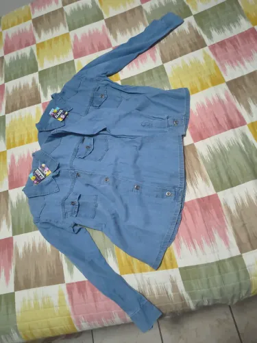 Duas camisas jeans tamanho 08
