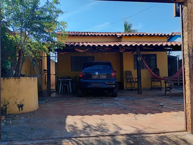 Casa sozinha no lote com laje