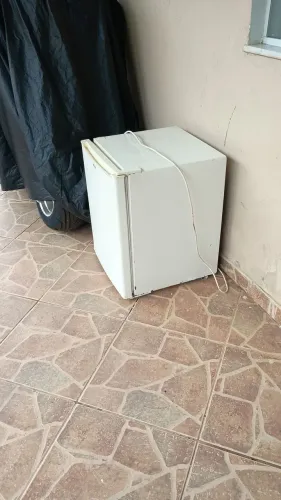 Vendo frigobar funcionando perfeitamente 