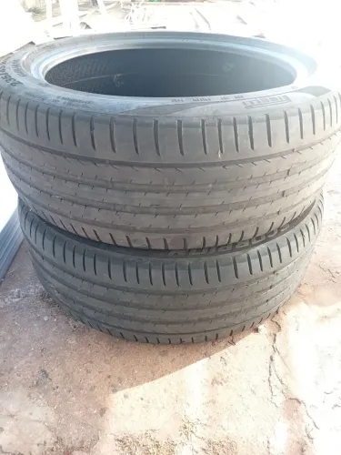 Pneu pireli 235/45/19<br>semi novo..rodou 20 mil..<br>Parcela no cartão <br>Entrego