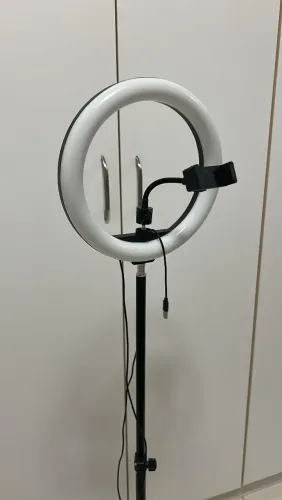Ring light com tripé e apoio para celular