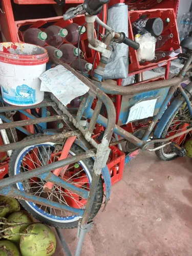 Vende se uma bicicleta cargueira
