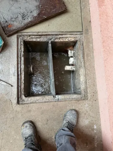 Desentupidora desentupimento caminhão limpa  fossa