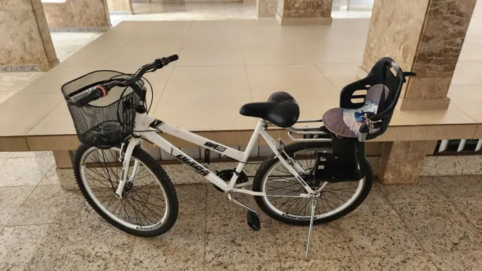 Bicicleta Raci tecnologic com cesta e cadeira infantil 