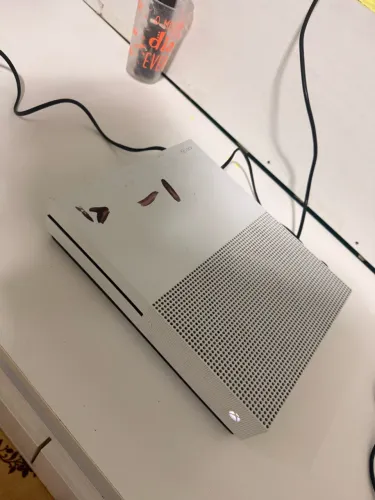 Xbox one s 1TB, não acompanha controles!!!